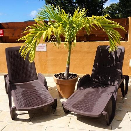 Appartement d'une chambre a Deshaies a 900 m de la plage avec piscine partagee jacuzzi et jardin clos Extérieur photo