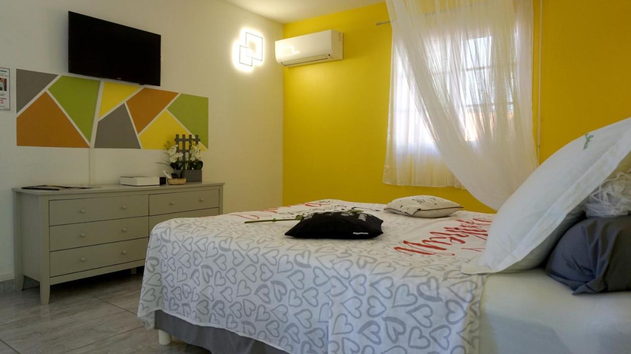 Appartement d'une chambre a Deshaies a 900 m de la plage avec piscine partagee jacuzzi et jardin clos Extérieur photo