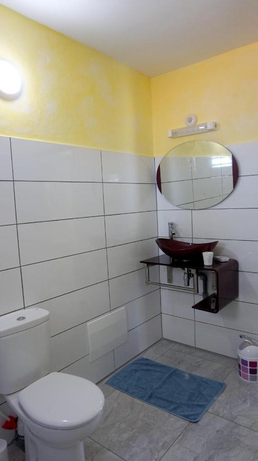 Appartement d'une chambre a Deshaies a 900 m de la plage avec piscine partagee jacuzzi et jardin clos Extérieur photo